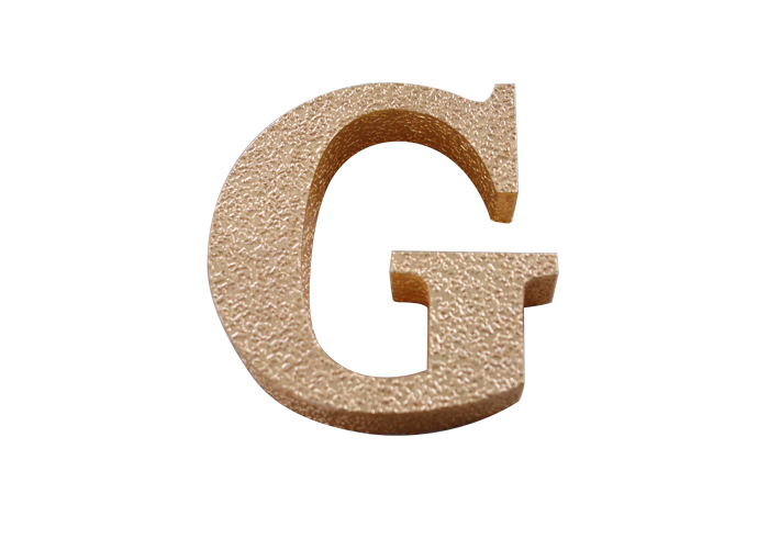 Laserschneiden von Buchstaben mit Goldfolienoberfläche